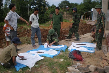 Tìm thấy 5 bộ hài cốt liệt sỹ khi làm đường