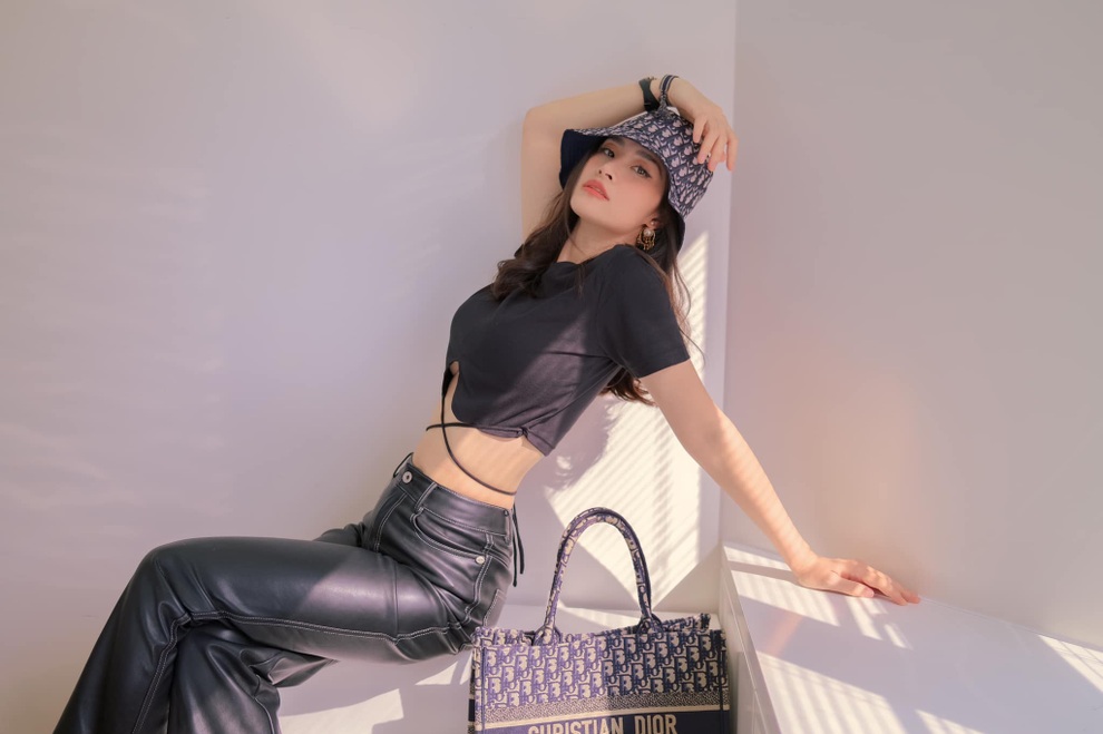 Gu thời trang của Hà Hồ - Kim Lý và cặp đôi song sinh nổi bật nhất tuần - 6 Gu thời trang của Hà Hồ - Kim Lý và cặp đôi song sinh nổi bật nhất tuần - 6