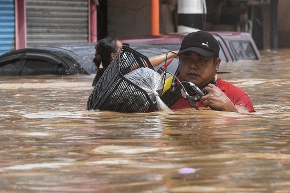 Bão Vamco càn quét Phillippines, Manila tê liệt trong “biển” nước - 1 Bão Vamco càn quét Phillippines, Manila tê liệt trong “biển” nước - 1