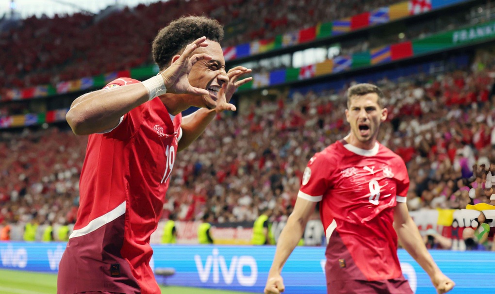 Đức thoát thua Thụy Sĩ nhờ bàn thắng ở phút bù giờ - 3