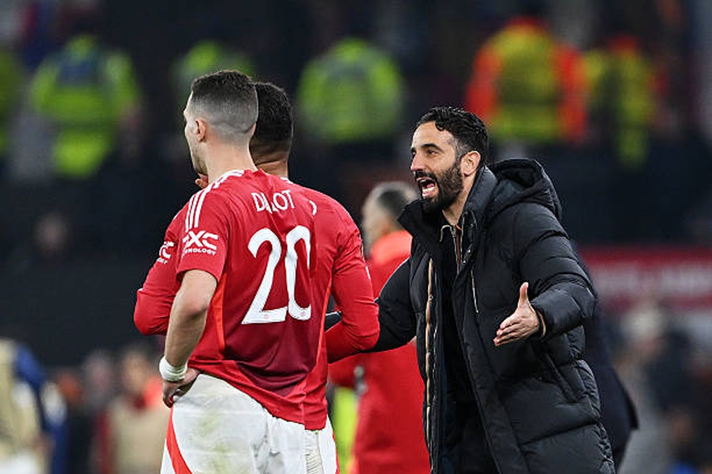 HLV Amorim thực hiện nước đi táo bạo dù Man Utd vẫn có thể xuống hạng - 1 HLV Amorim thực hiện nước đi táo bạo dù Man Utd vẫn có thể xuống hạng - 1