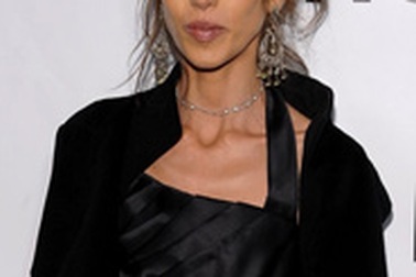 "Công chúa" của dòng họ Versace vẫn bị chứng biếng ăn hành hạ?