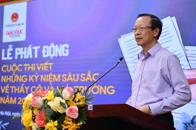 Thứ trưởng Bộ GD&ĐT Phạm Ngọc Thưởng phát biểu tại lễ phát động.