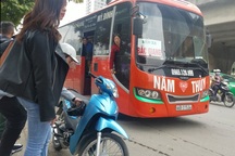 Hà Nội: Xe khách thỏa sức "lộng hành" xung quanh bến xe Mỹ Đình