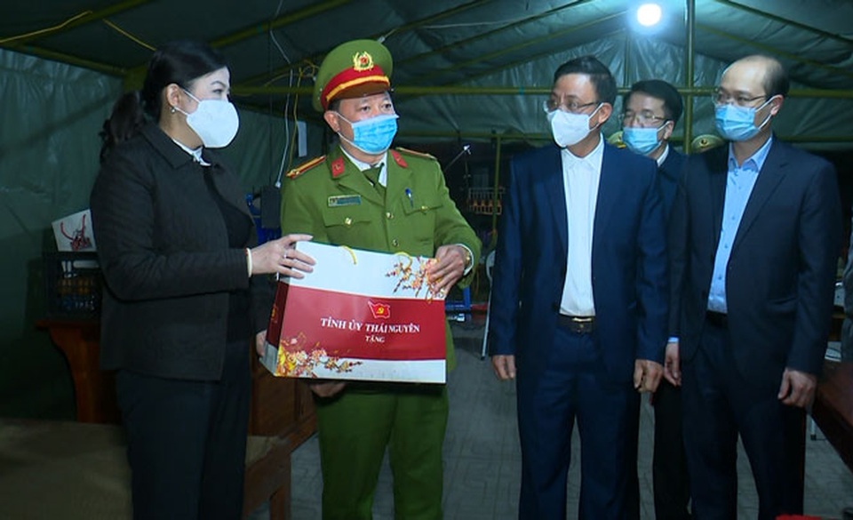 Không cấp phép cho cán bộ về quê ở vùng có dịch - 3 Không cấp phép cho cán bộ về quê ở vùng có dịch - 3