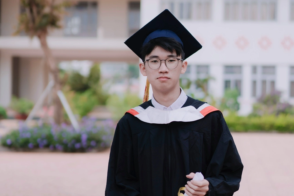 Nam sinh Đắk Lắk giành Huy chương Bạc Olympic Kinh tế quốc tế - 2 Nam sinh Đắk Lắk giành Huy chương Bạc Olympic Kinh tế quốc tế - 2