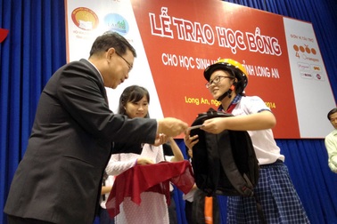 4 Oranges dành 400 suất học bổng cho học sinh hiếu học tỉnh Long An năm 2014
