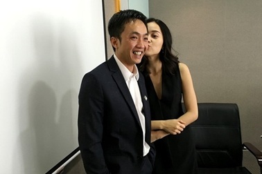 Hạ Vi đang thử việc tại công ty của Quốc Cường