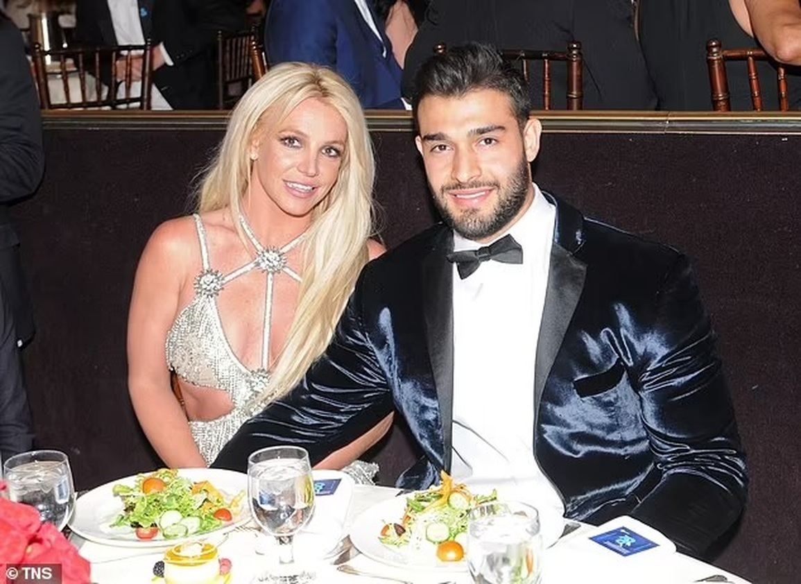 Britney vừa mang bầu vừa xúc tiến tổ chức lễ cưới sau nửa năm tự do - 7 Britney vừa mang bầu vừa xúc tiến tổ chức lễ cưới sau nửa năm tự do - 7