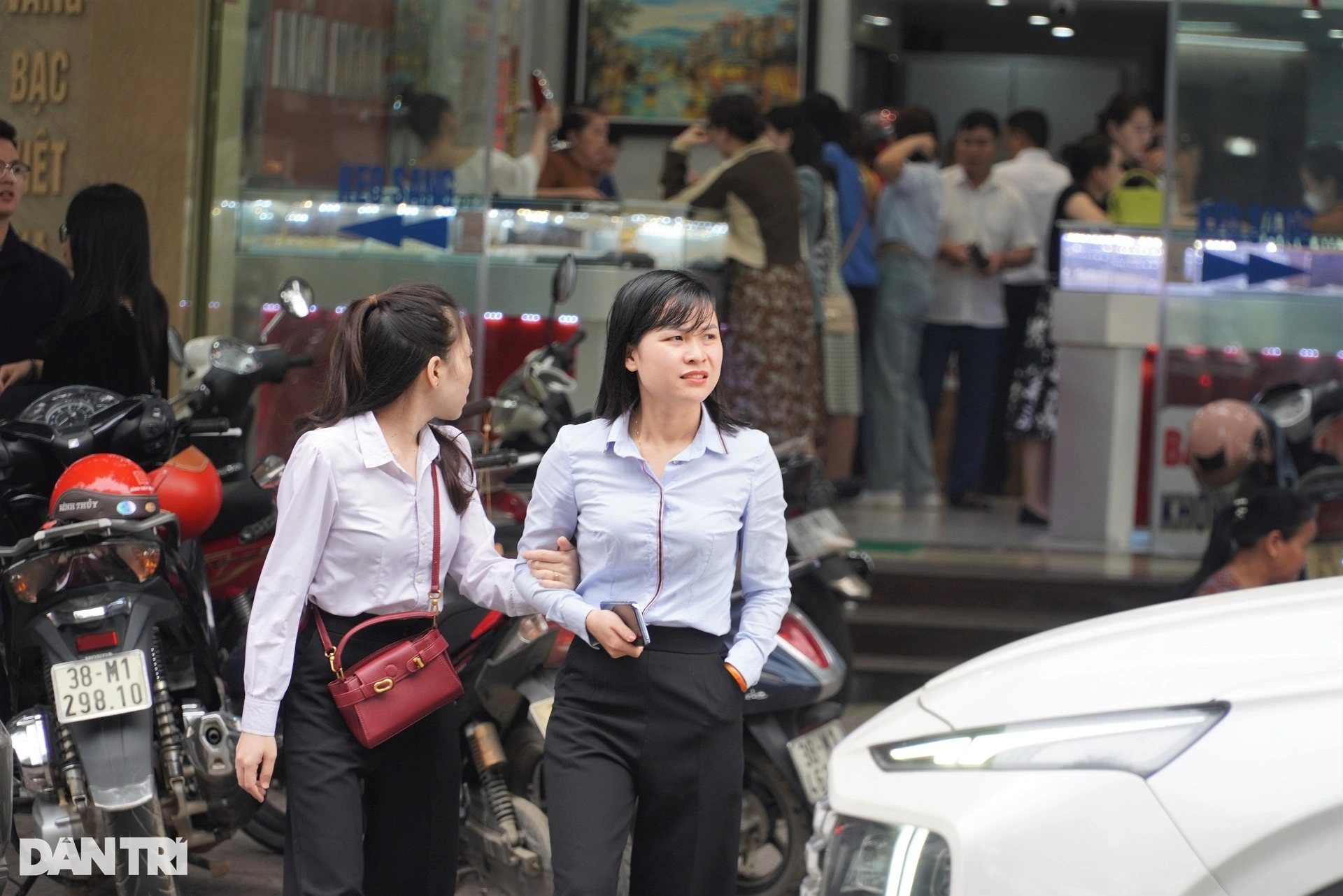 Bà bán xôi tam sên lãi 9 triệu đồng trong sáng ngày vía Thần Tài - 2 Bà bán xôi tam sên lãi 9 triệu đồng trong sáng ngày vía Thần Tài - 2