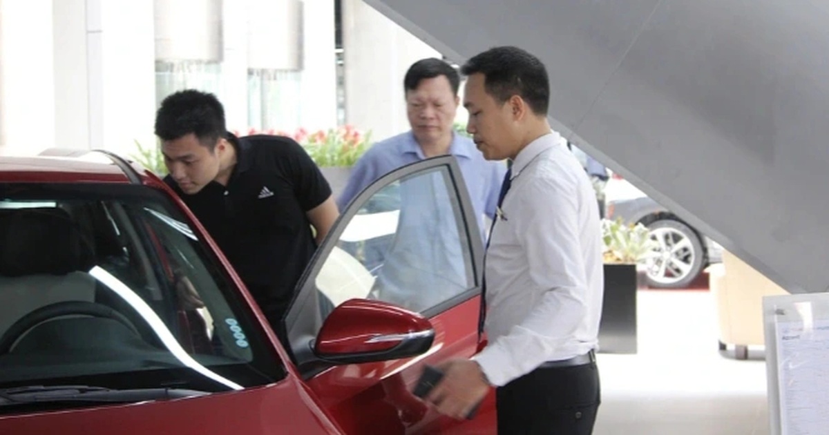 Tháng “cô hồn”, sale ô tô tiết lộ điều bất ngờ, thu nhập ổn nhất năm