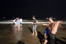 Tắm biển, 2 học sinh lớp 9 chết đuối thương tâm