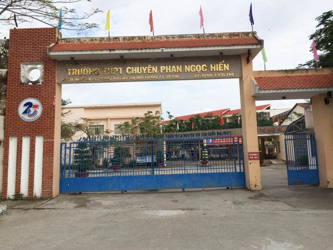 Trường THPT Chuyên Phan Ngọc Hiển.