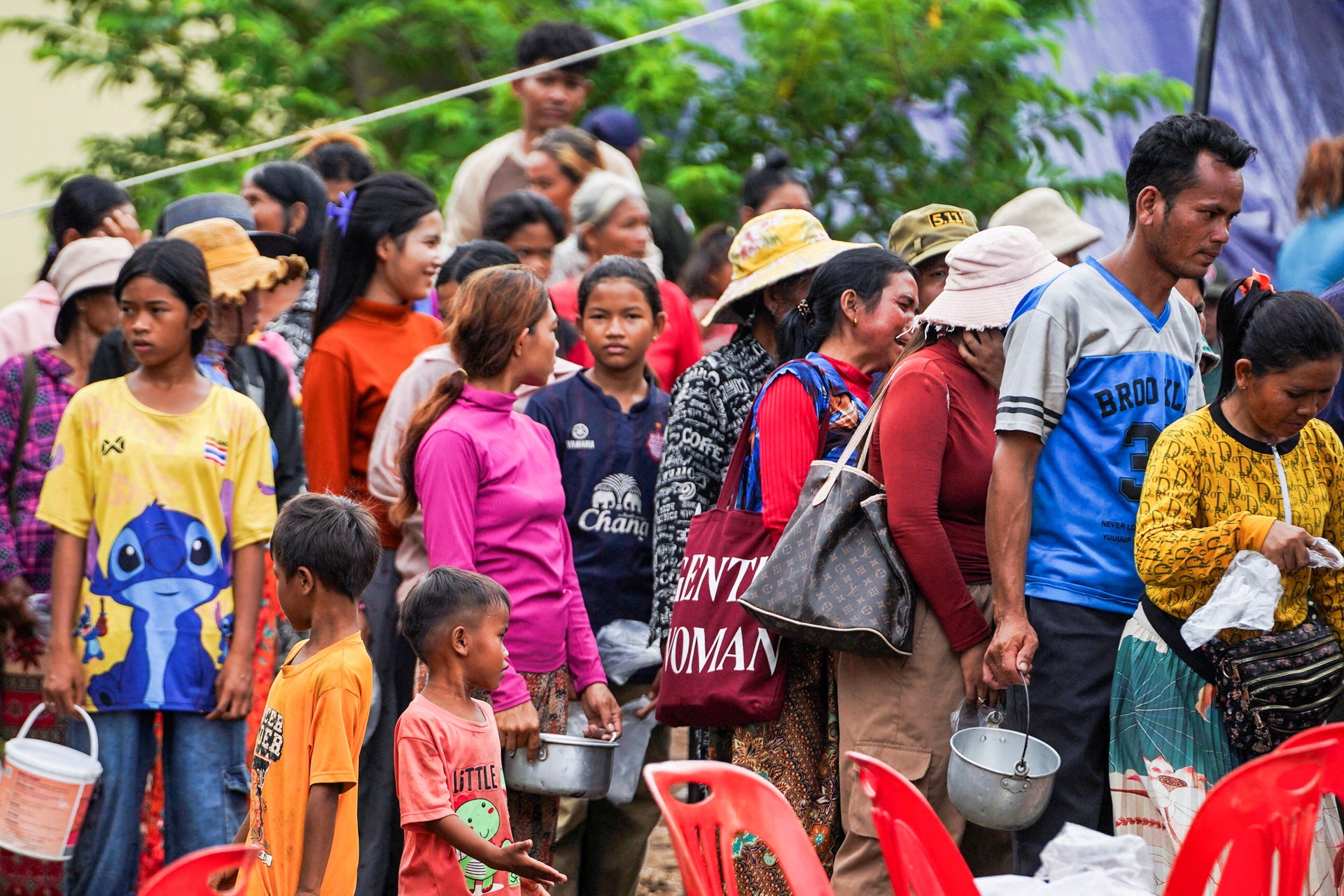 218.000 dân sơ tán, người Thái Lan, Campuchia mong mỏi được sớm về nhà - 6 218.000 dân sơ tán, người Thái Lan, Campuchia mong mỏi được sớm về nhà - 6