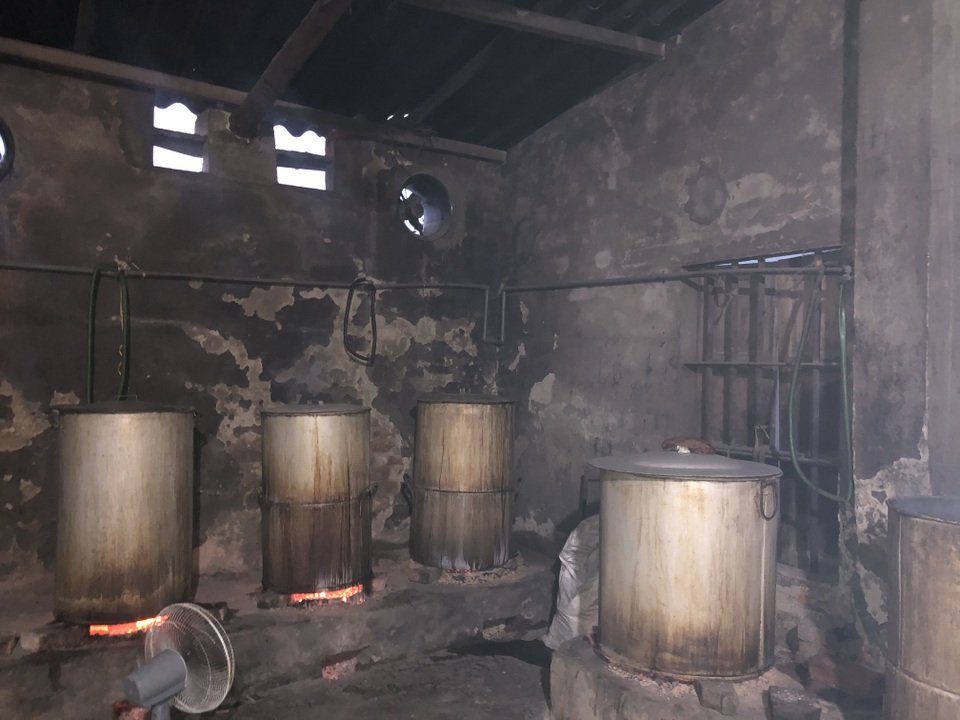 Người làm bánh chưng xanh thành Vinh tất bật dịp Rằm tháng 7 - 12 Người làm bánh chưng xanh thành Vinh tất bật dịp Rằm tháng 7 - 12