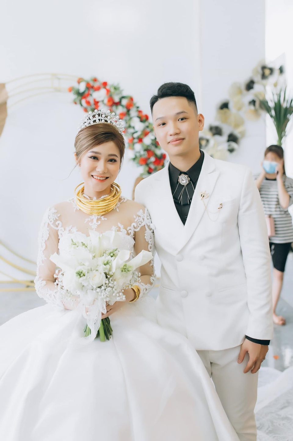 Cặp đôi 2K hút sự chú ý khi khoe quà cưới 900 trăm triệu đồng - 11 Cặp đôi 2K hút sự chú ý khi khoe quà cưới 900 trăm triệu đồng - 11