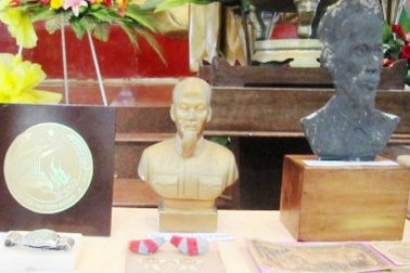 Người dân Huế hiến tặng hơn 200 hiện vật về Bác Hồ