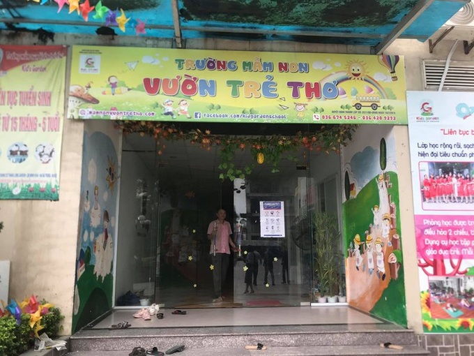 Bé gái học mầm non bị ngã gãy tay trong giờ ra chơi vẫn chưa ổn định tâm lý - Ảnh 1. Bé gái học mầm non bị ngã gãy tay trong giờ ra chơi vẫn chưa ổn định tâm lý - Ảnh 1.