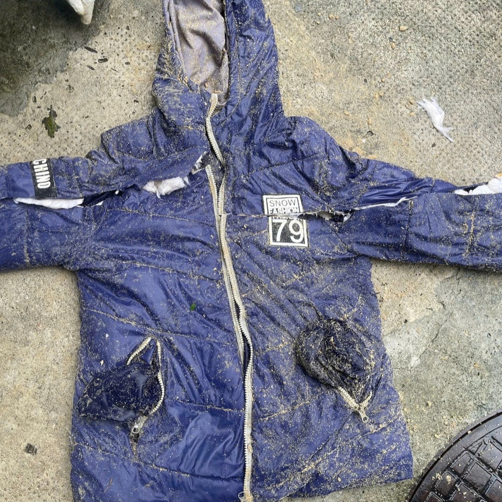 Tìm thân nhân thi thể nữ giới trôi dạt vào bờ biển Đà Nẵng - 1 Tìm thân nhân thi thể nữ giới trôi dạt vào bờ biển Đà Nẵng - 1