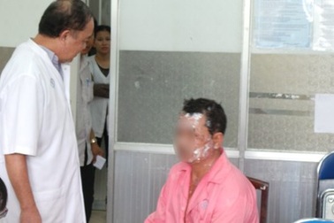 Nổ lớn khi đang sửa tàu, 3 công nhân nhập viện