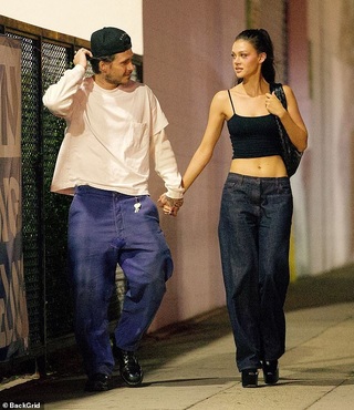 Gia đình Beckham tận hưởng kỳ nghỉ dưỡng trên siêu du thuyền - 13