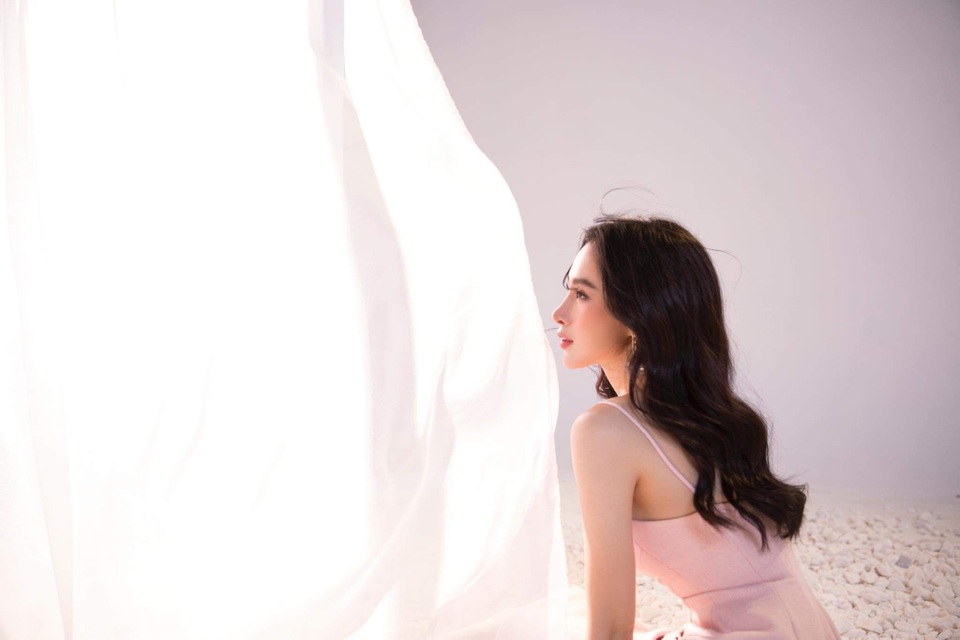 Angela Phương Trinh tuyên bố buông bỏ dục vọng của quá khứ - 1 Angela Phương Trinh tuyên bố buông bỏ dục vọng của quá khứ - 1