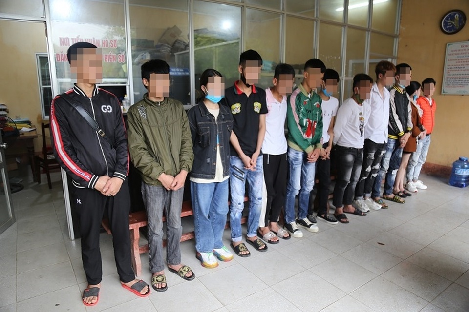 Tóm gọn 14 quái xế đi xe máy lạng lách, bốc đầu ở Tam Đảo - 1 Tóm gọn 14 quái xế đi xe máy lạng lách, bốc đầu ở Tam Đảo - 1