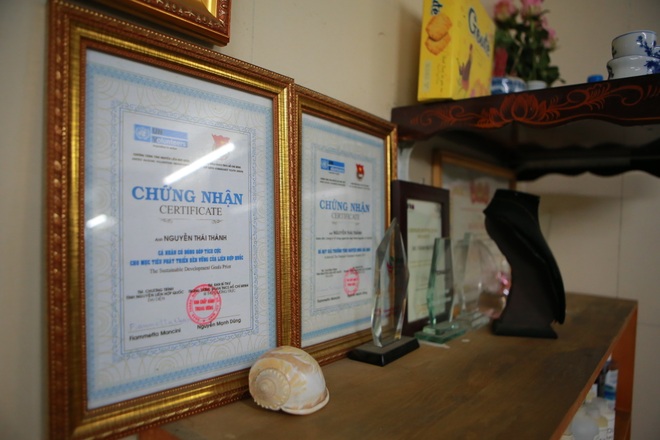 Chàng trai khiếm thính dạy cắt tóc miễn phí cho người khuyết tật ở Hà Nội - 10