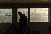 Nhiều người trẻ Trung Quốc khốn khổ vì vay tiền qua app lãi suất "cắt cổ"