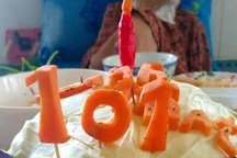 Cụ bà mừng đại thọ 101 tuổi với bánh sinh nhật đặc biệt trong khu phong tỏa