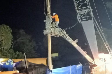 Thi thể bé Hạo Nam được đưa ra khỏi trụ bê tông sau 21 ngày mắc kẹt