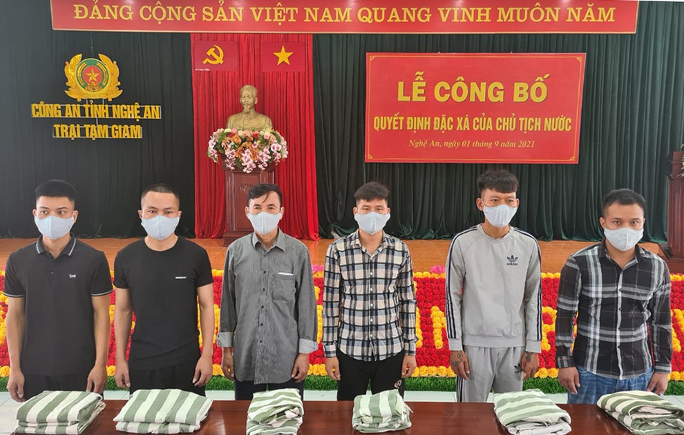 Phạm nhân đặc xá và chuyến xe về quê chưa từng có tiền lệ - 5 Phạm nhân đặc xá và chuyến xe về quê chưa từng có tiền lệ - 5