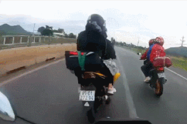 Đoàn phượt thủ phóng nhanh, chèn ép rồi gây tai nạn cho nhau