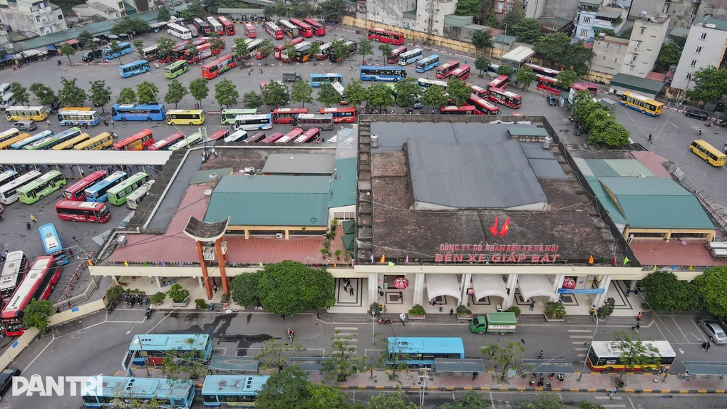 Người dân ùn ùn rời Hà Nội, bến xe chật kín người - 4 Người dân ùn ùn rời Hà Nội, bến xe chật kín người - 4