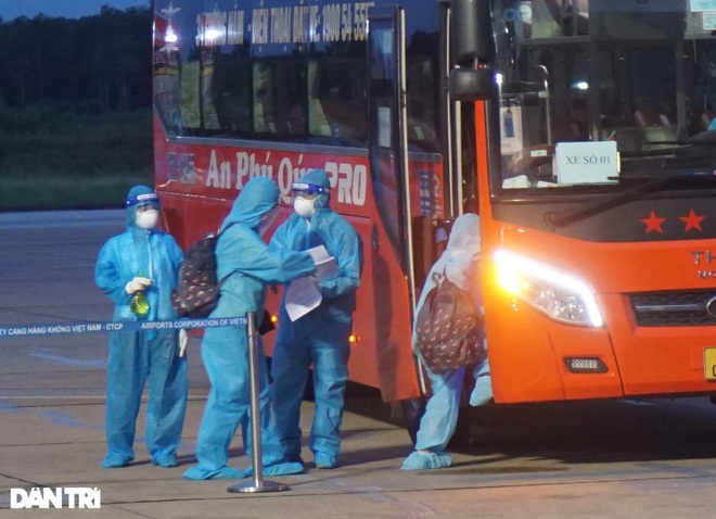 Những công dân Nghệ An đầu tiên về quê tránh dịch trên chuyến bay 0 đồng - 7 Những công dân Nghệ An đầu tiên về quê tránh dịch trên chuyến bay 0 đồng - 7