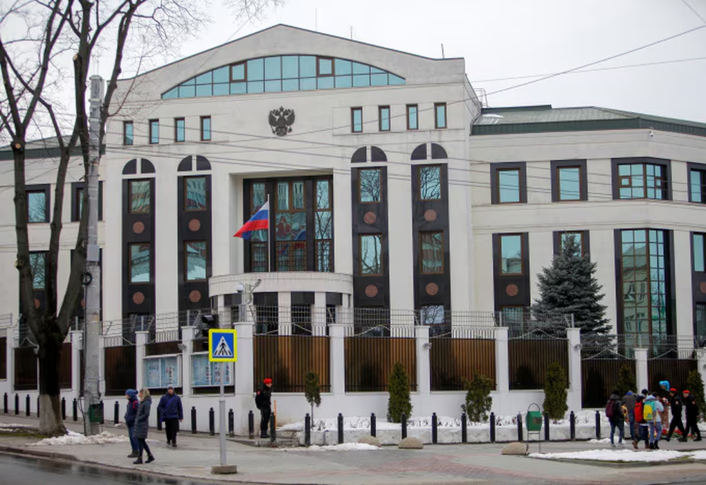 Đại sứ quán Nga tại Moldova bị tấn công - 1 Đại sứ quán Nga tại Moldova bị tấn công - 1
