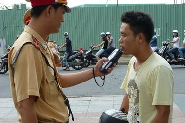 Lần đầu tiên phạt người tham gia giao thông có men bia rượu