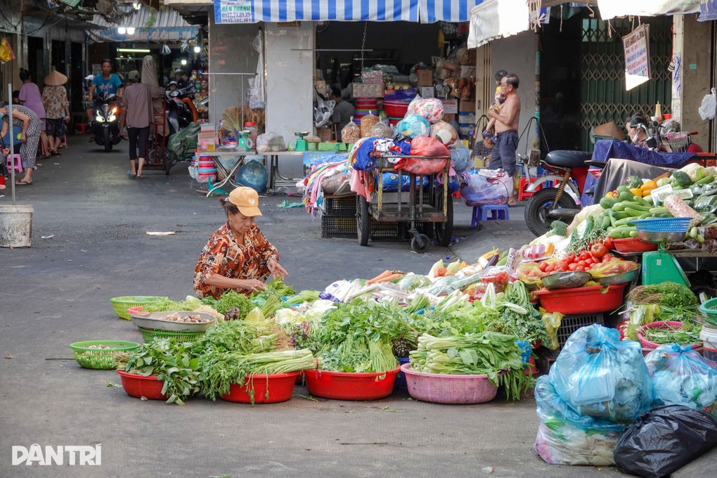 Khách vơi quá nửa, tiểu thương các chợ ngồi… ngáp cả ngày - 4