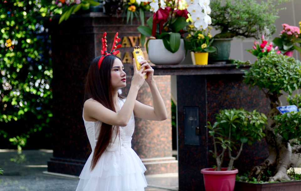 Nhà thờ đón giáng sinh.jpg Nhà thờ đón giáng sinh.jpg