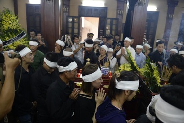 Nghẹn ngào phút giây tiễn biệt NSƯT Hán Văn Tình