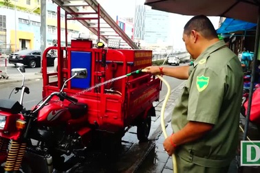 Bảo vệ dân phố vay tiền ngân hàng tự chế xe cứu hỏa