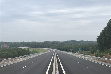 Cao tốc Đà Nẵng - Quảng Ngãi đoạn do nhà thầu Trung Quốc thi công bị thấm nước