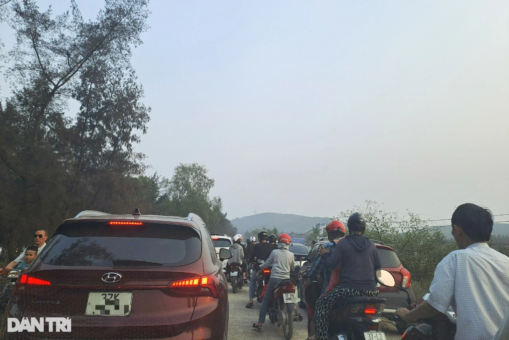 Nỗi khổ ngày nghỉ lễ: Hỏi 10 khách sạn vẫn không tìm được phòng nghỉ - 2 Nỗi khổ ngày nghỉ lễ: Hỏi 10 khách sạn vẫn không tìm được phòng nghỉ - 2