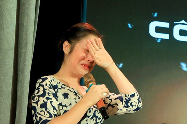 NSND Hồng Vân bật khóc khi được Thanh Thủy "cứu nguy" vào phút chót