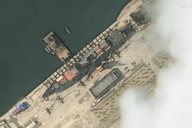 Triều Tiên bắt thêm quan chức sau vụ tàu chiến nát đáy