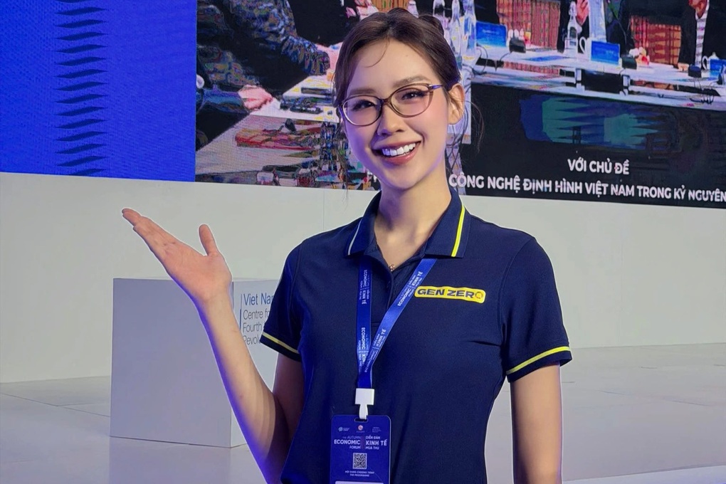 Hoa hậu Việt cao 1,86m nói tiếng Anh như gió gây chú ý ở diễn đàn kinh tế - 1 Hoa hậu Việt cao 1,86m nói tiếng Anh như gió gây chú ý ở diễn đàn kinh tế - 1