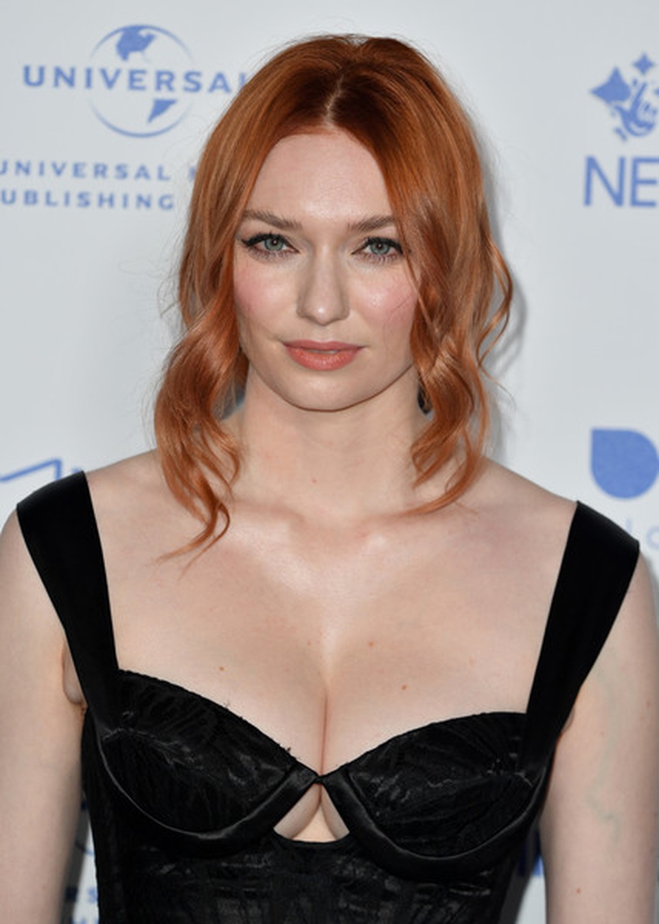 Người đẹp Eleanor Tomlinson khoe ngực căng đầy - 3 Người đẹp Eleanor Tomlinson khoe ngực căng đầy - 3