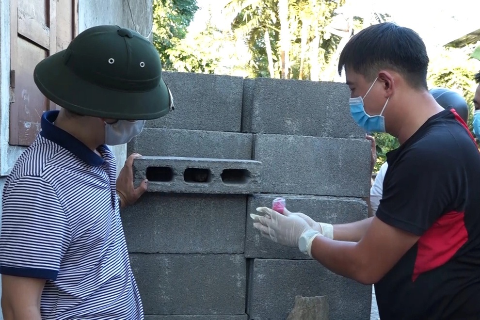 Giấu gần 1.000 viên ma túy trong buồng chuối, gạch block… vẫn bị phát hiện - 2 Giấu gần 1.000 viên ma túy trong buồng chuối, gạch block… vẫn bị phát hiện - 2