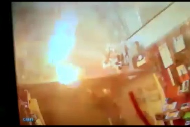 Clip khoảnh khắc smartphone phát nổ như bom khiến dân mạng bàng hoàng