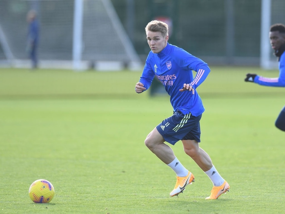 Odegaard rèn chân cùng Arsenal, chuẩn bị đón tiếp Man Utd - 2 Odegaard rèn chân cùng Arsenal, chuẩn bị đón tiếp Man Utd - 2